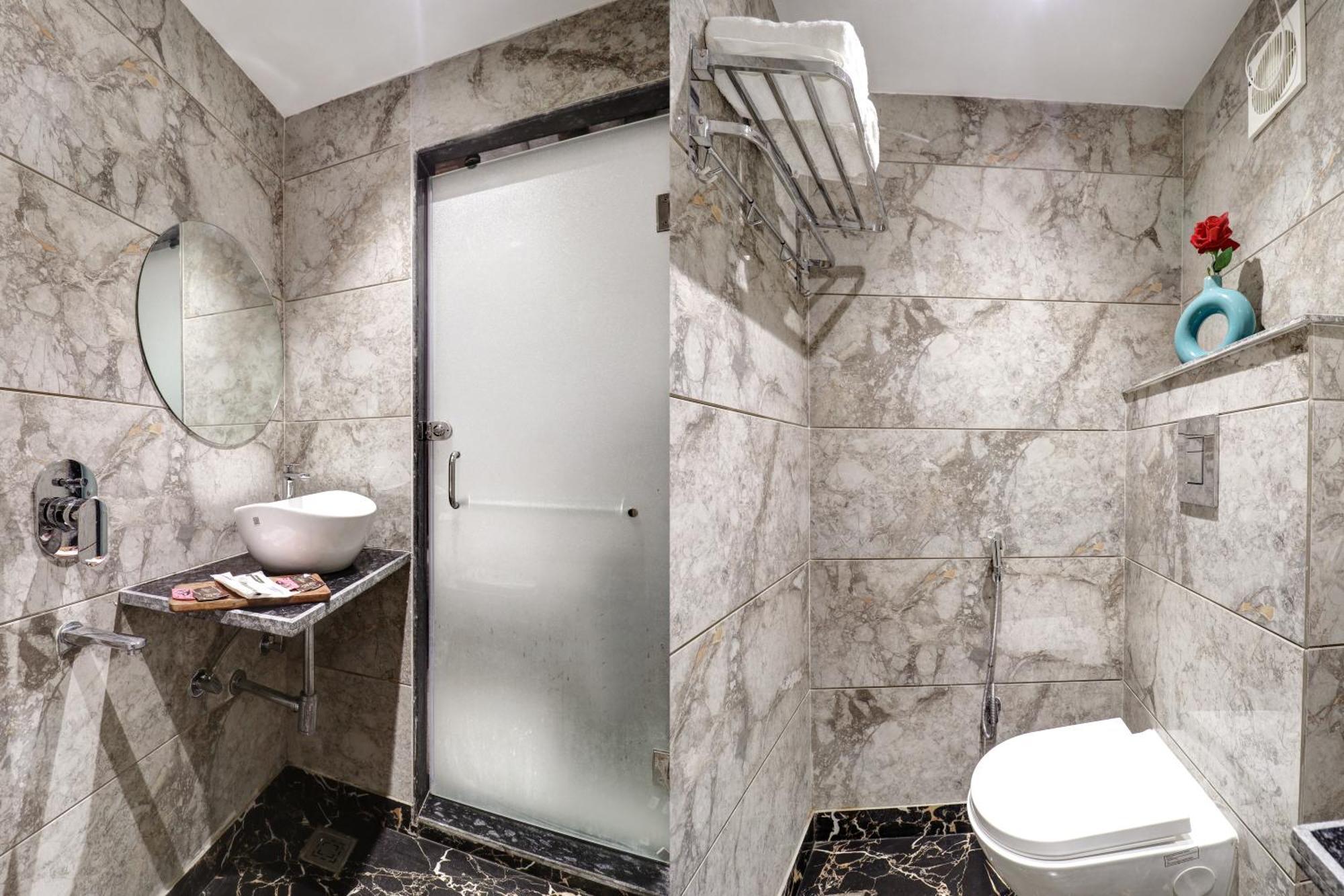 Emporio Dx - Railway Station - Paharganj Hotel