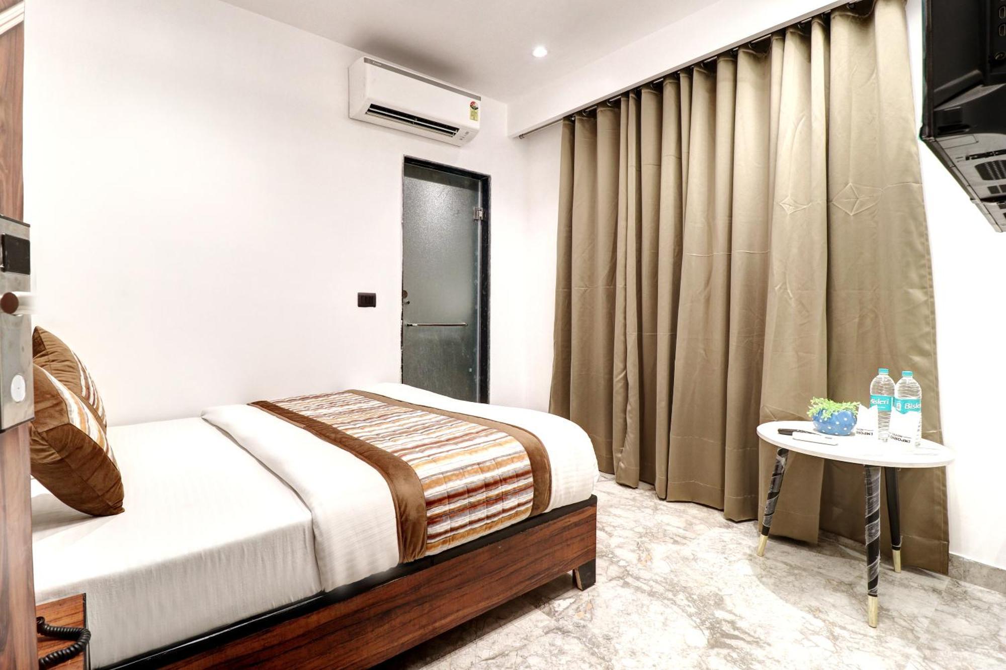 Emporio Dx - Railway Station - Paharganj Hotel New Delhi
