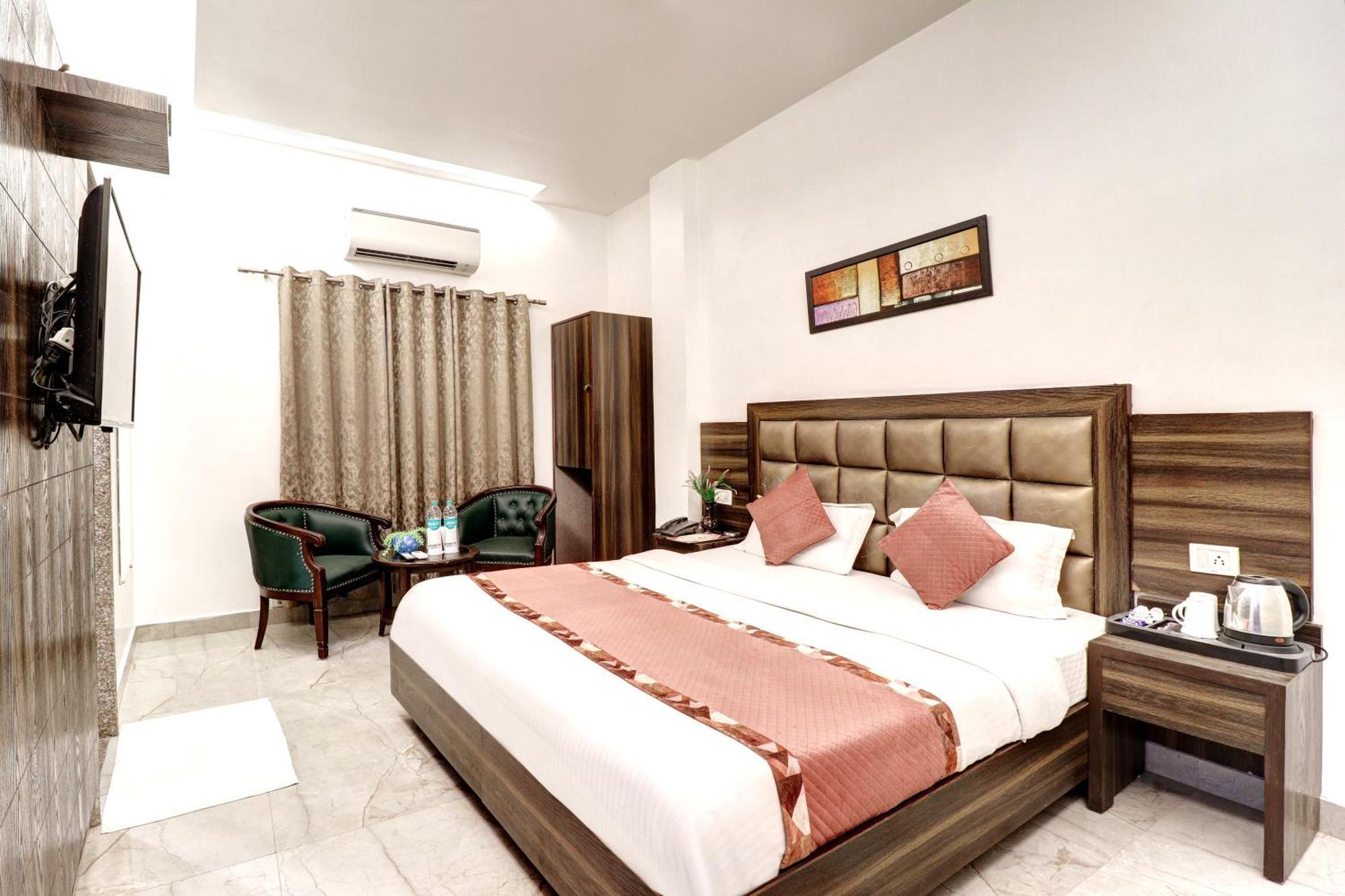 Emporio Dx - Railway Station - Paharganj New Delhi