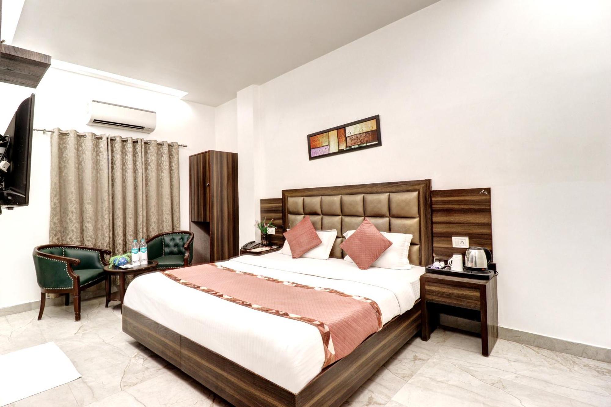 Emporio Dx - Railway Station - Paharganj
