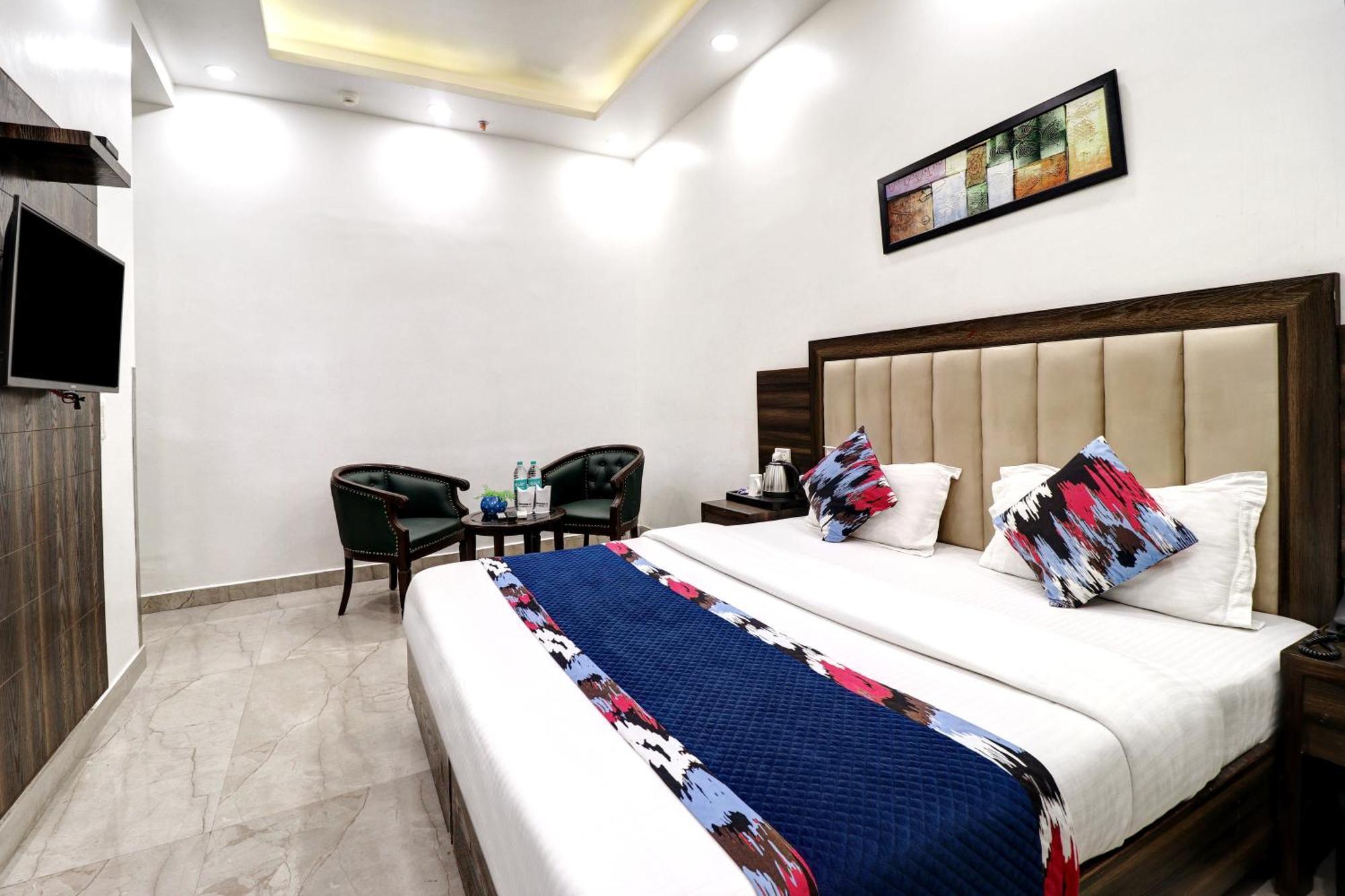Emporio Dx - Railway Station - Paharganj Hotel