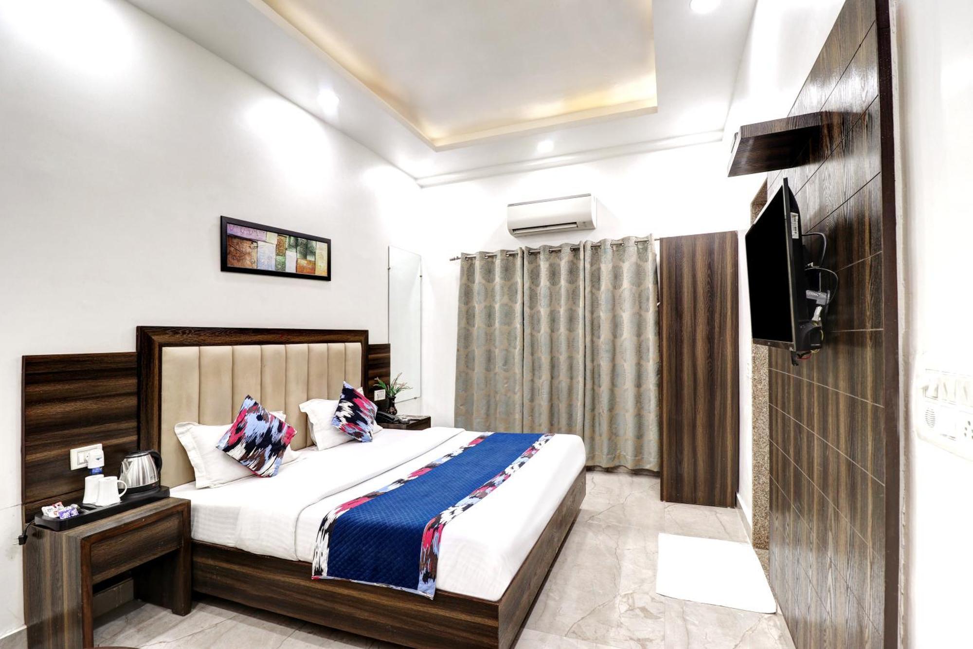 Hotel Emporio Dx - Railway Station - Paharganj 3*