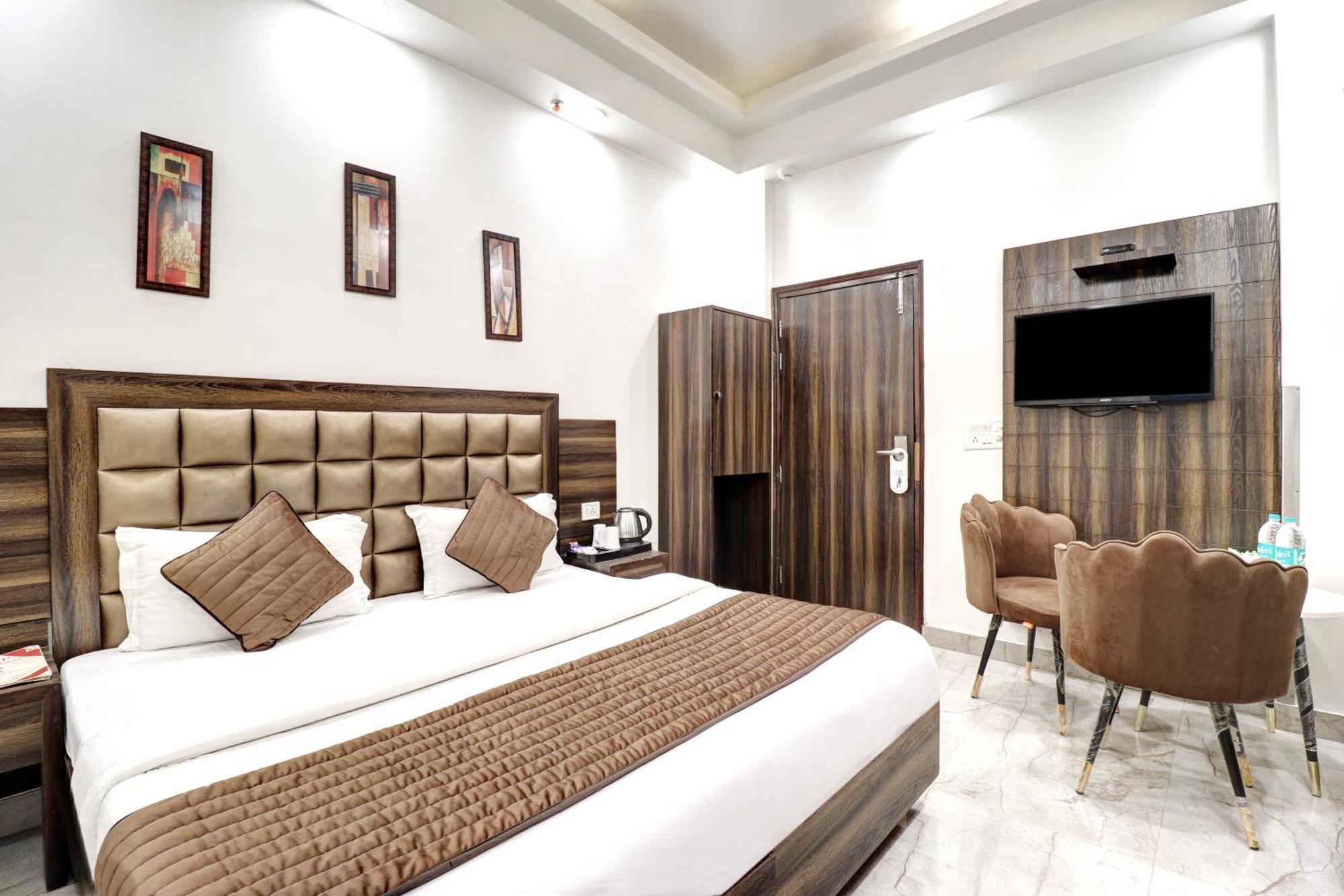 Emporio Dx - Railway Station - Paharganj New Delhi