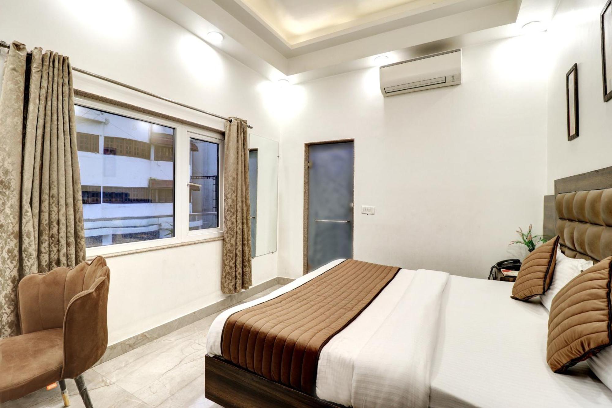 Emporio Dx - Railway Station - Paharganj Hotel