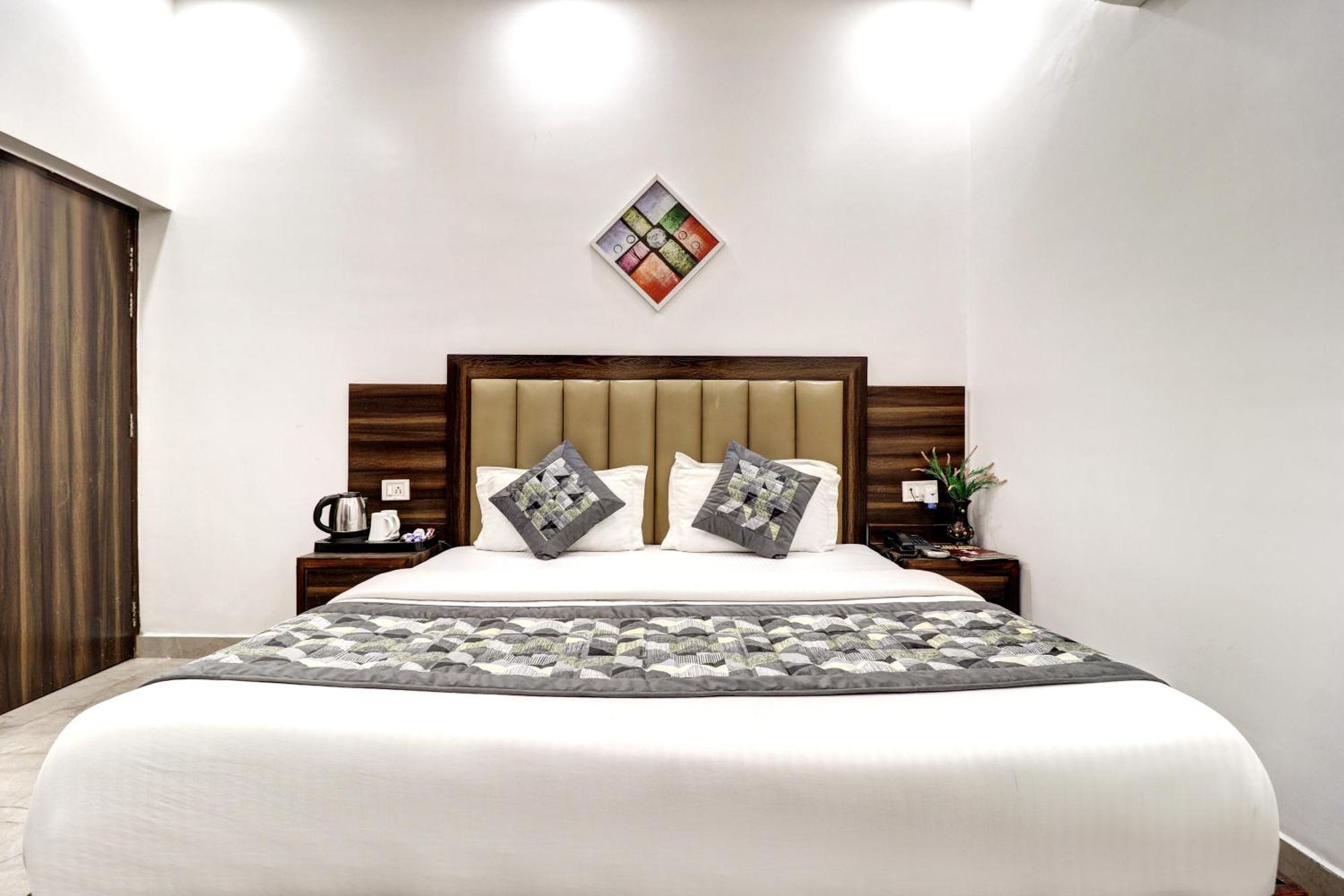 Hotel Emporio Dx - Railway Station - Paharganj 3*