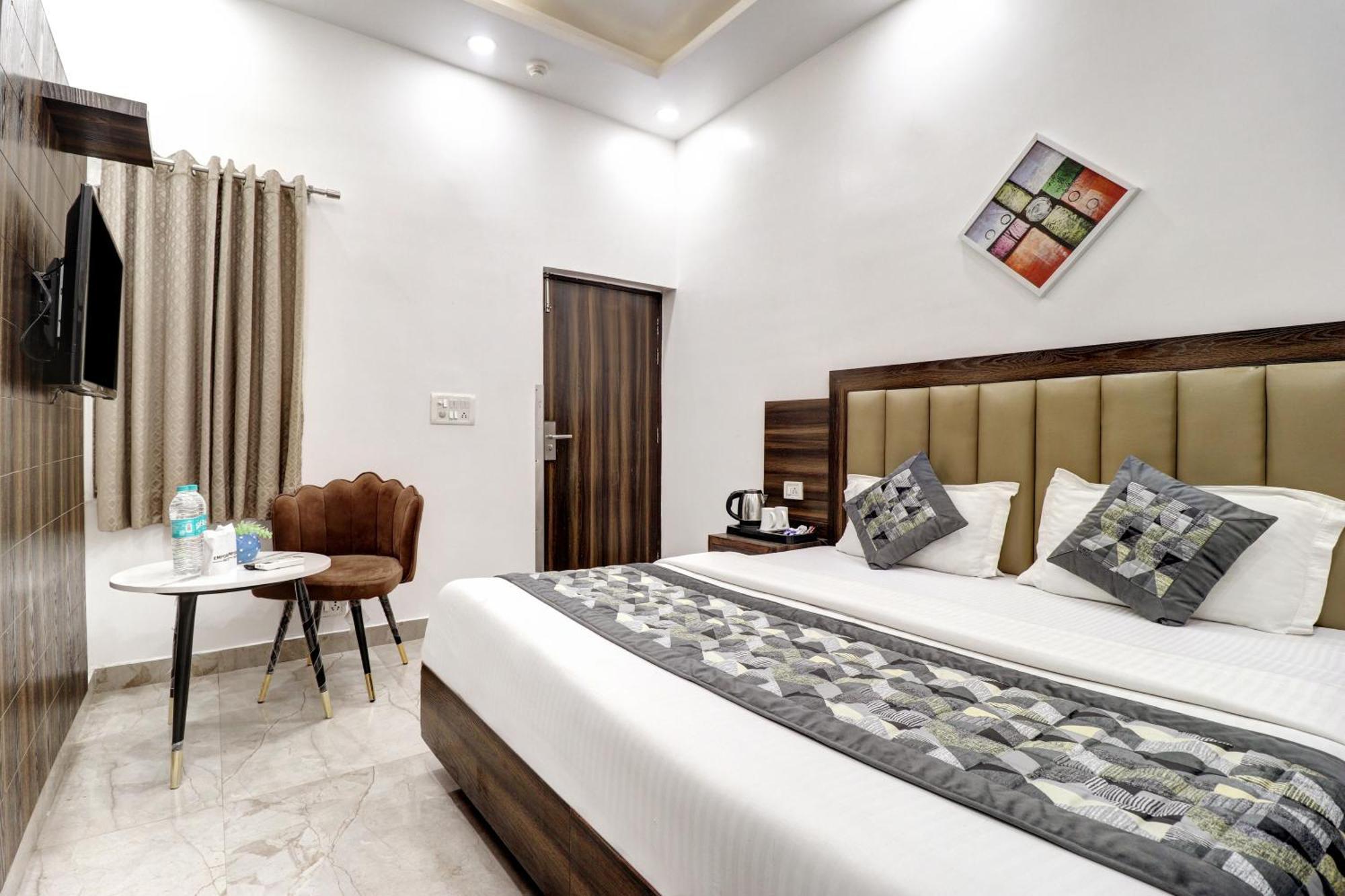 Emporio Dx - Railway Station - Paharganj Hotel New Delhi