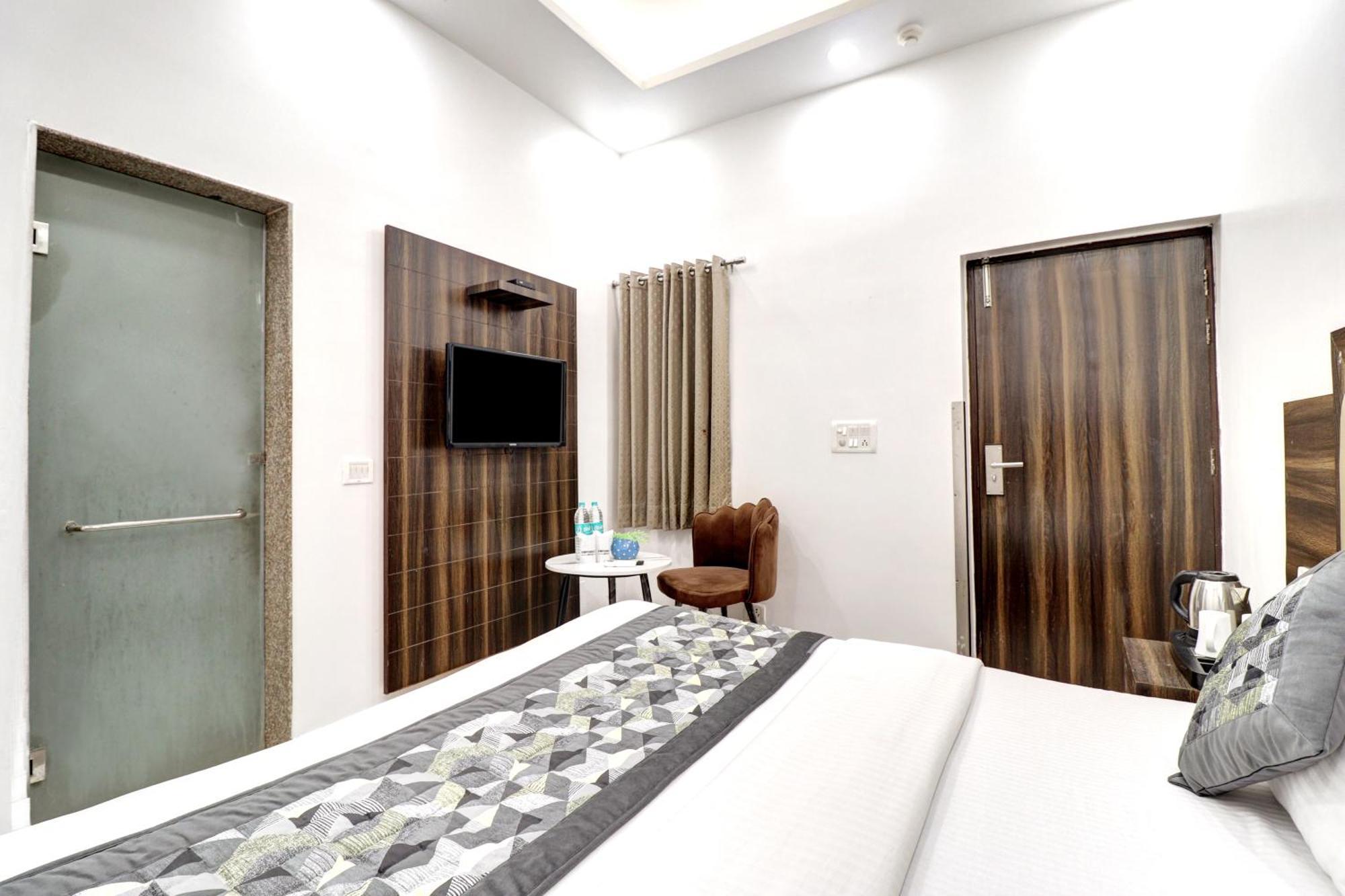 Hotel Emporio Dx - Railway Station - Paharganj