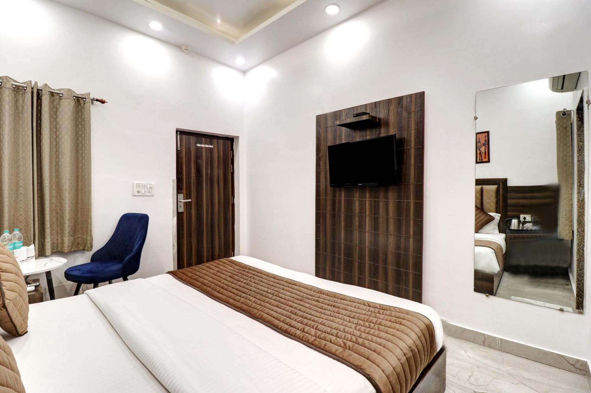 Emporio Dx - Railway Station - Paharganj